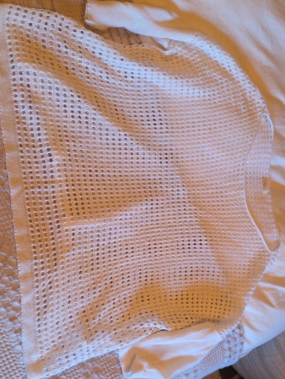 Women's White Open-Knit Short Sleeve Top Medium